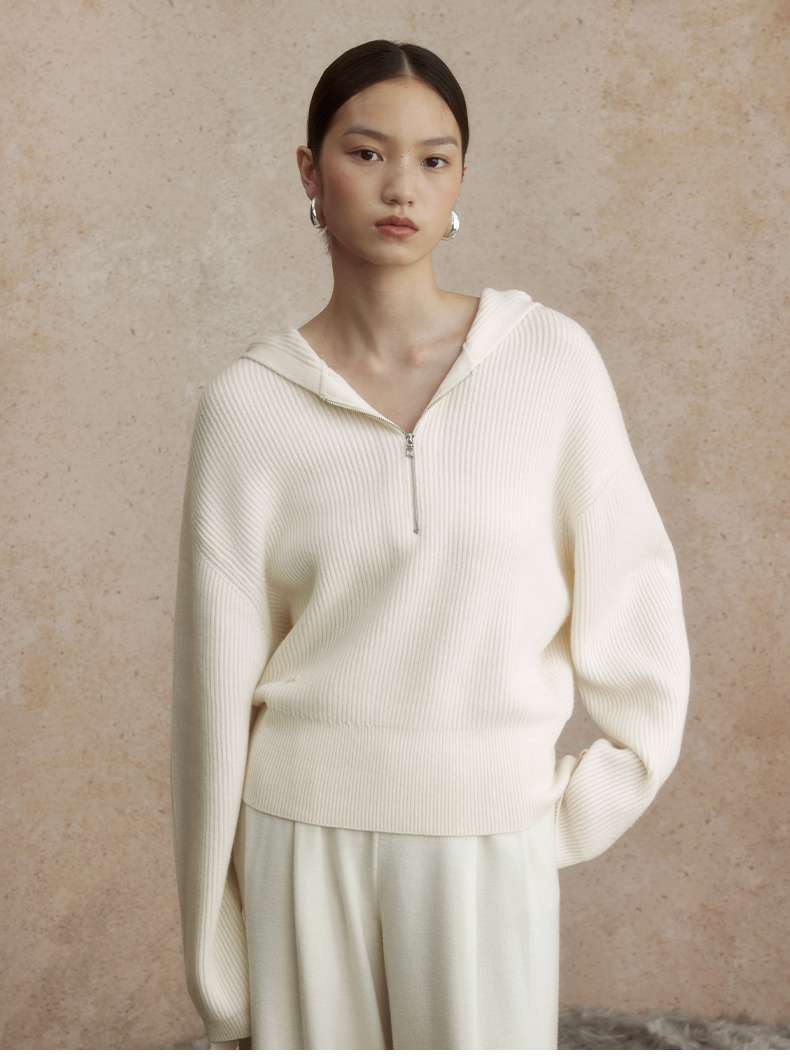 ジャストサイズよりも大きめの、体に密着しないゆるっとゆとりのあるファッションサイト ふんわりリラックス ニットプルオーバー