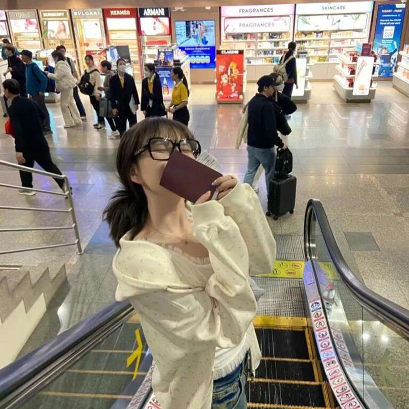 ジャストサイズよりも大きめの、体に密着しないゆるっとゆとりのあるファッションサイト ゆったりリラックス ロングパーカー