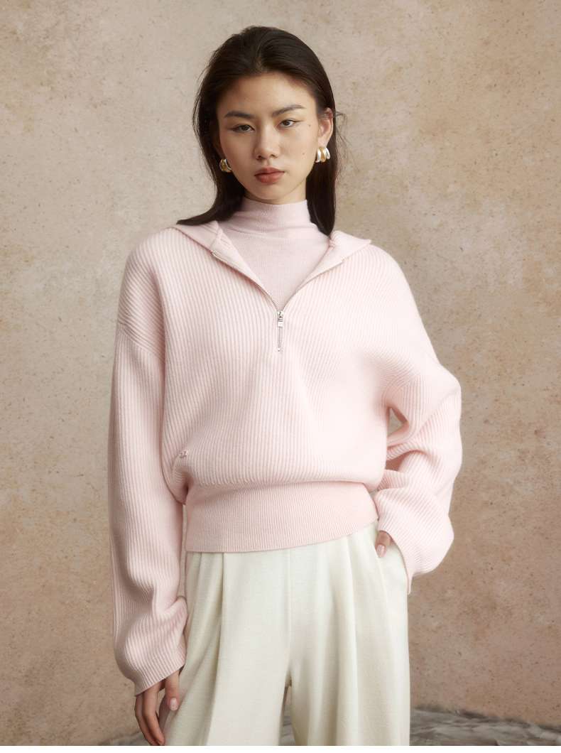 ジャストサイズよりも大きめの、体に密着しないゆるっとゆとりのあるファッションサイト ふんわりリラックス ニットプルオーバー