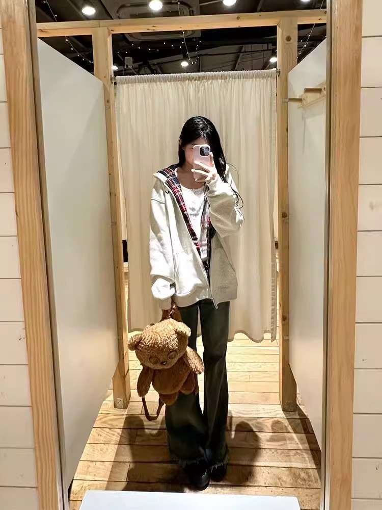 ジャストサイズよりも大きめの、体に密着しないゆるっとゆとりのあるファッションサイト ふわもこ裏起毛チェック柄ジップアップパーカー