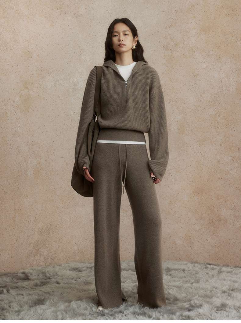 ジャストサイズよりも大きめの、体に密着しないゆるっとゆとりのあるファッションサイト ふんわりリラックス ニットプルオーバー