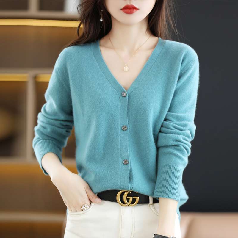 ジャストサイズよりも大きめの、体に密着しないゆるっとゆとりのあるファッションサイト ゆったりリラックス大人カーディガン