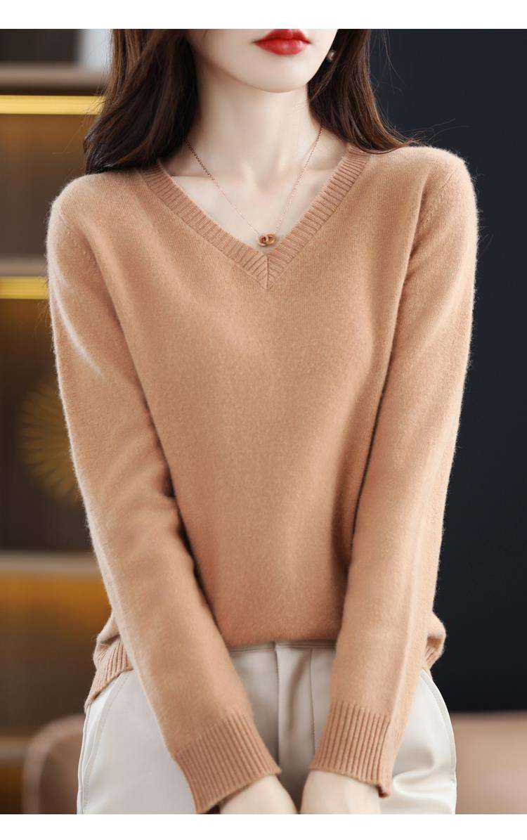 大きめファッション  ふわふわ質感の大人可愛いVネックニット