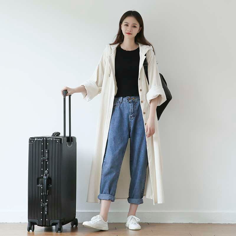 ジャストサイズよりも大きめの、体に密着しないゆるっとゆとりのあるファッションサイト ゆったりロング丈コーデュロイシャツ