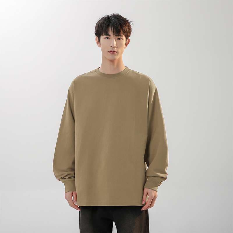 ジャストサイズよりも大きめの、体に密着しないゆるっとゆとりのあるファッションサイト ゆったりリラックス長袖プルオーバー