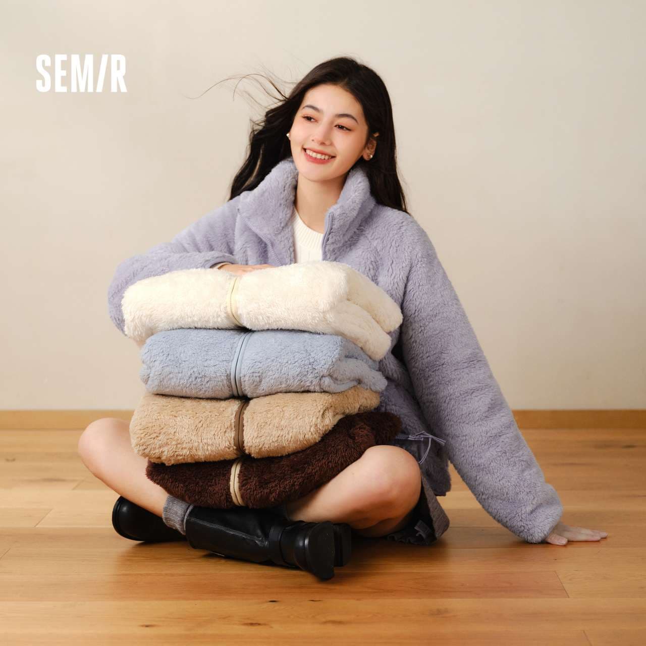 ジャストサイズよりも大きめの、体に密着しないゆるっとゆとりのあるファッションサイト ふわもこ冬のぬくぬくジャケット