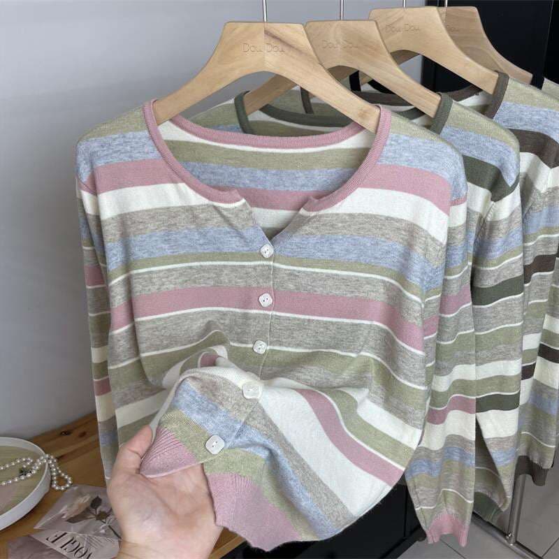 ジャストサイズよりも大きめの、体に密着しないゆるっとゆとりのあるファッションサイト ゆったりマルチボーダーカーディガン