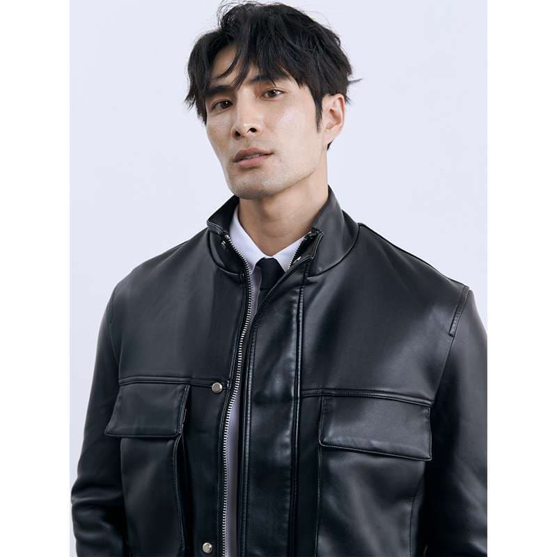 ジャストサイズよりも大きめの、体に密着しないゆるっとゆとりのあるファッションサイト ゆったりレザージャケット メンズ