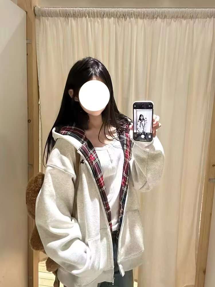 ジャストサイズよりも大きめの、体に密着しないゆるっとゆとりのあるファッションサイト ふわもこ裏起毛チェック柄ジップアップパーカー