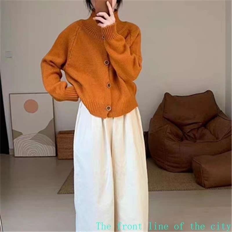 ジャストサイズよりも大きめの、体に密着しないゆるっとゆとりのあるファッションサイト ゆとりのあるニットカーディガン