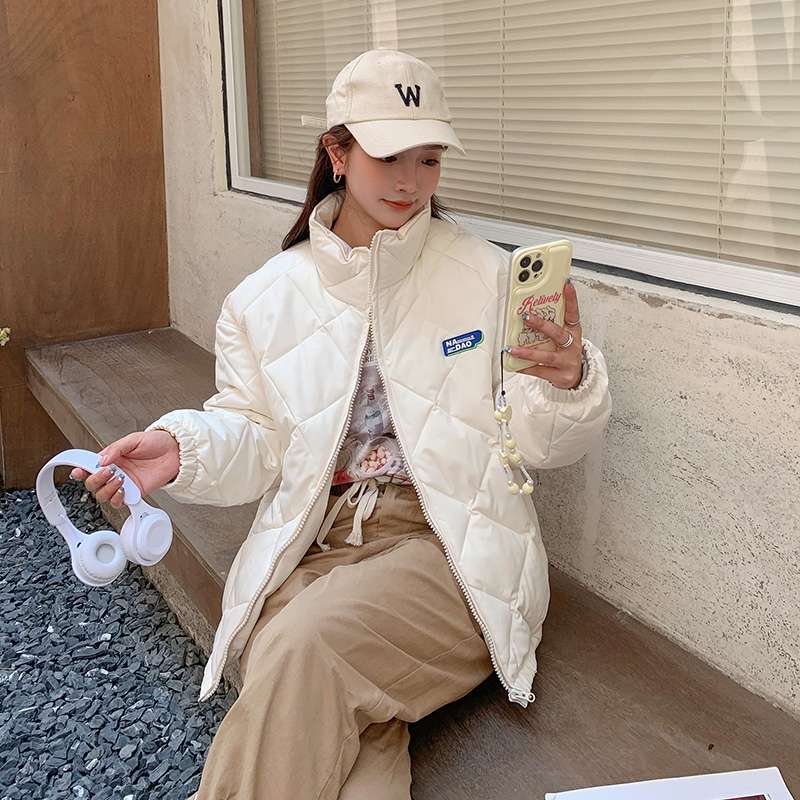 ジャストサイズよりも大きめの、体に密着しないゆるっとゆとりのあるファッションサイト ふわもこキルティングダウンジャケット