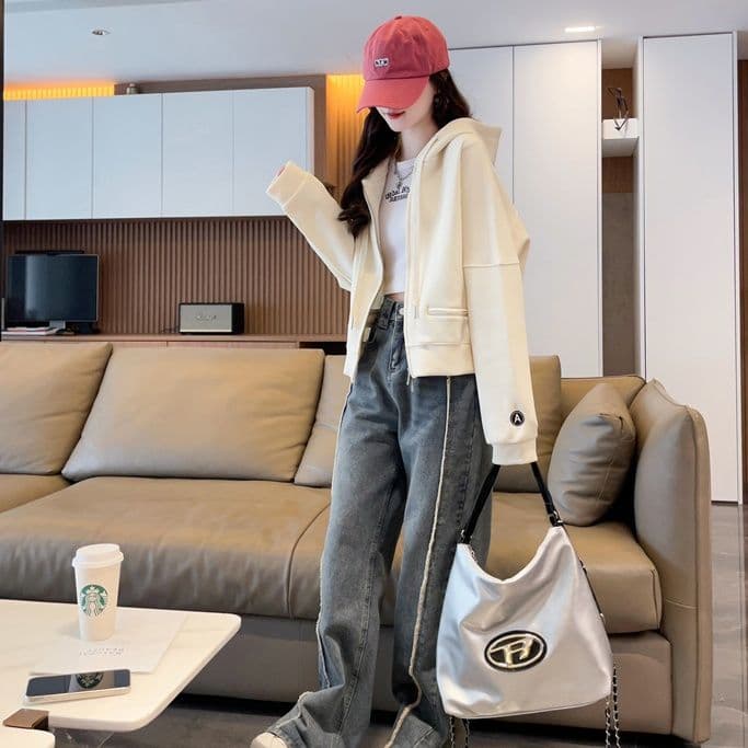 大きめサイズ ゆったりシルエット前開きフード付きジップアップ上着